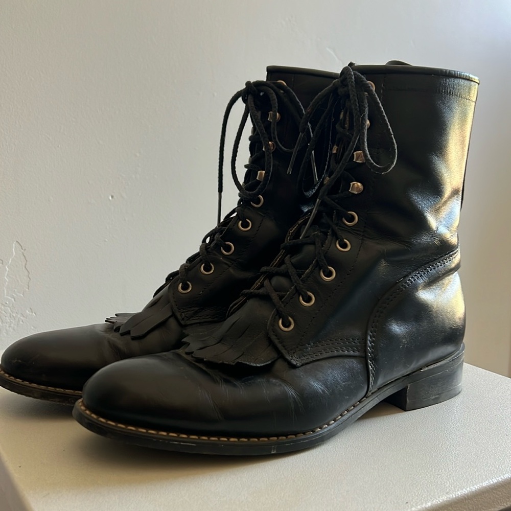 Made in the USA women’s size 9 western lace up riding boot.